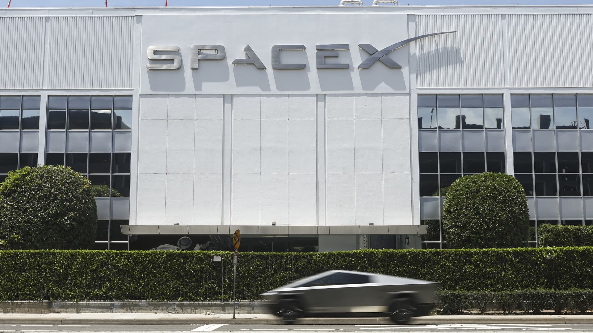 SpaceX cuts retail IPO allocation to low 20% range, source says