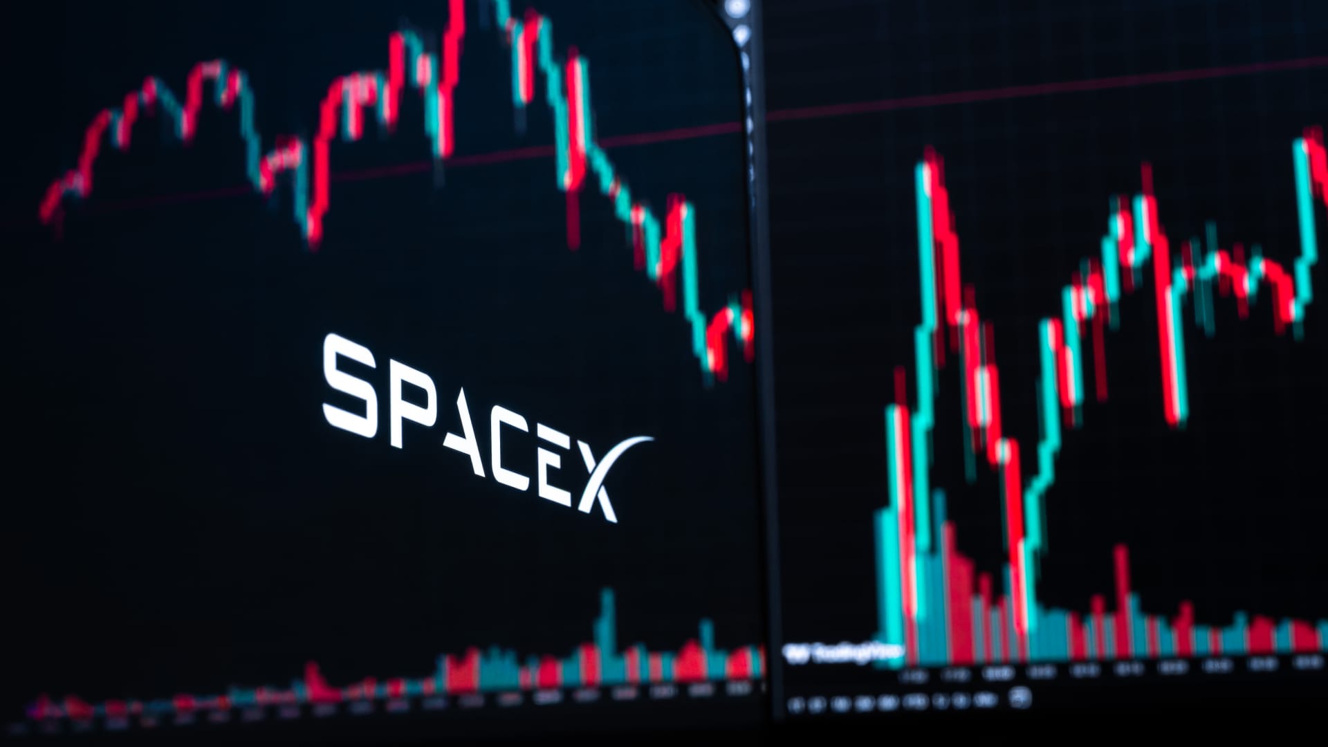 SpaceX drops more than 3% following $400 billion selloff