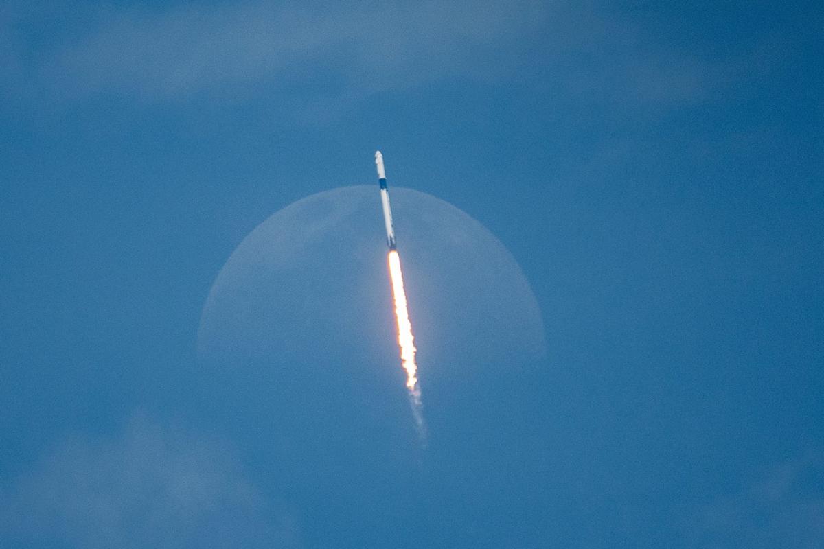 SpaceX Is Going Public at a $1.77 Trillion Valuation. Here's What a $10,000 Investment Could Return.