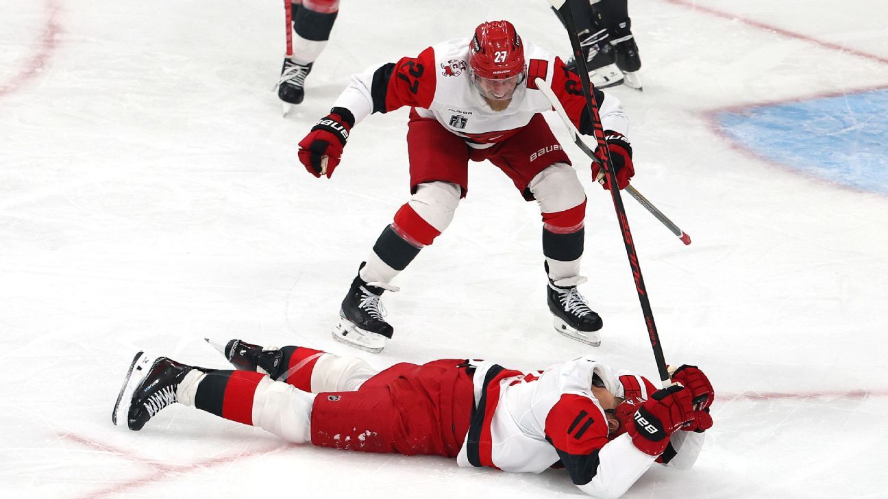 Staal nets wild winner as Hurricanes even series