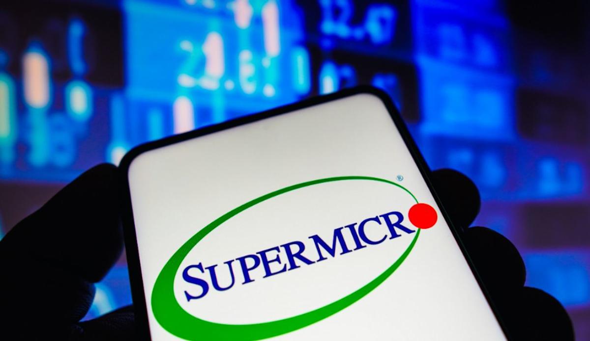 Super Micro stock dives on $7B share offering to fund AI server push