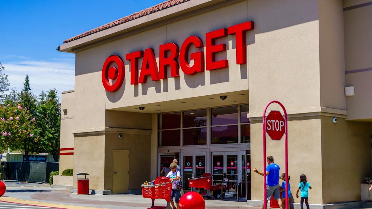 Target vs Walmart: Both Fighting For The Same Customer, Only One Wins