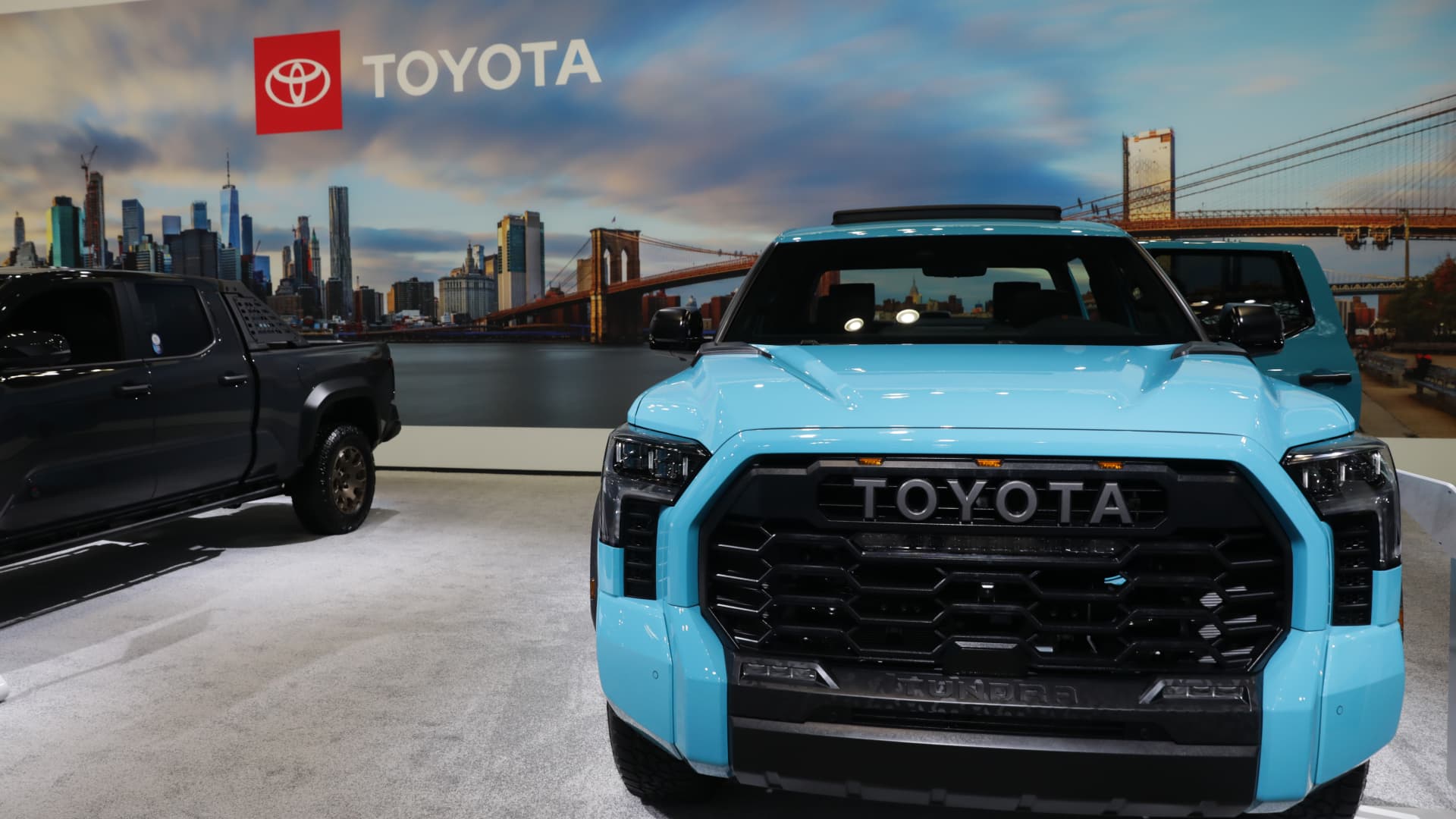 Toyota is gaining on General Motors in U.S. sales, according to new forecast