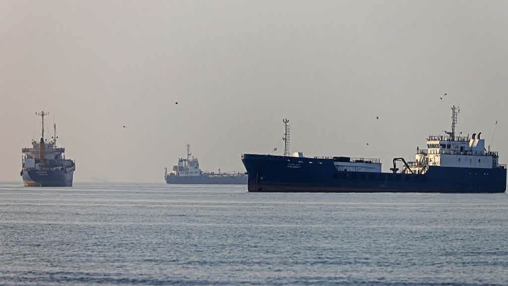 US and Iran exchange renewed fire as tensions rise over stalled peace talks