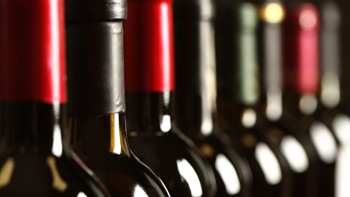 US distributor RNDC warns Illinois facilities face closure