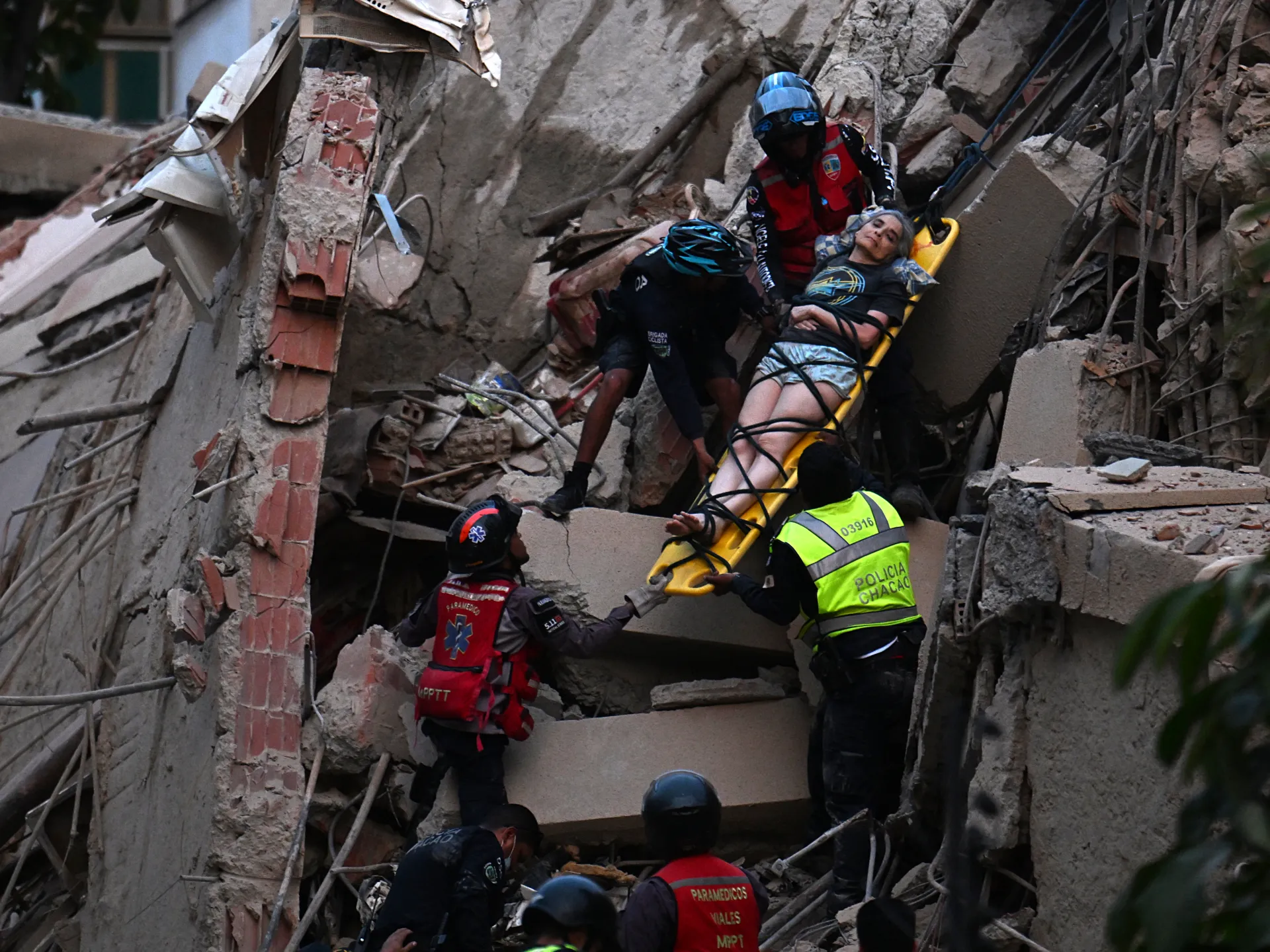 Venezuela grapples with deadly twin quakes, over 700 injured so far