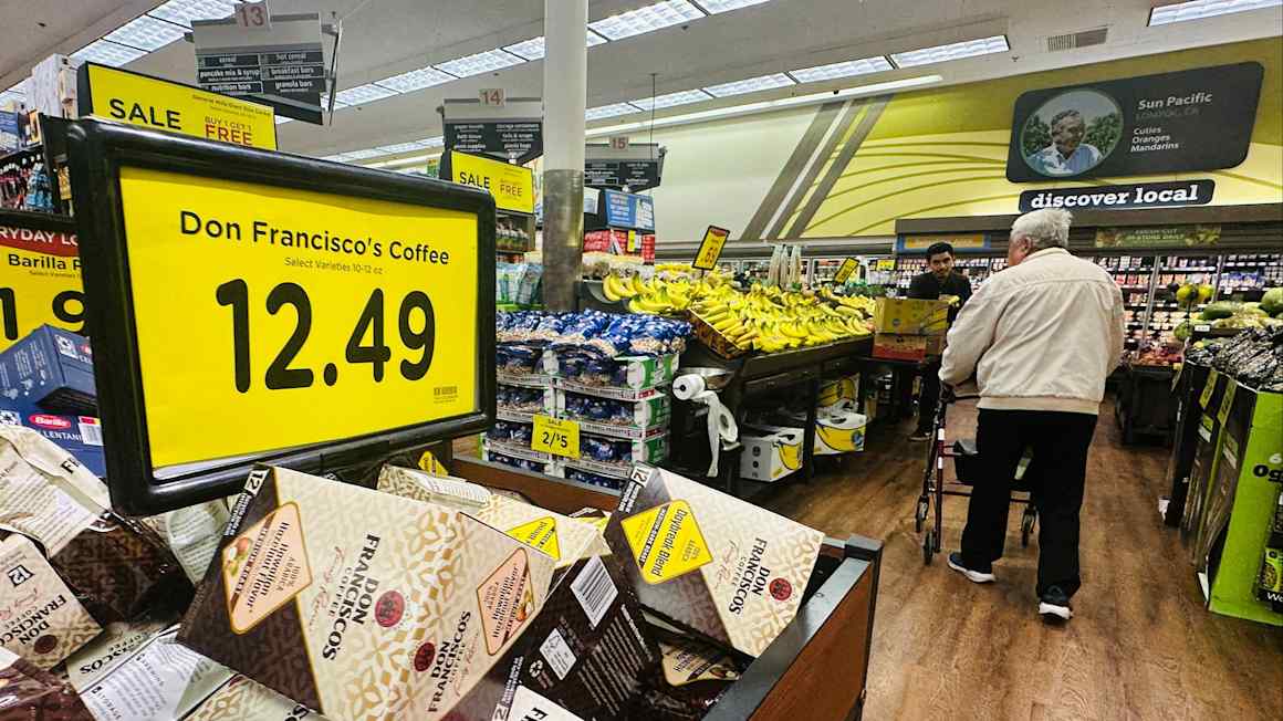 Voters sour on Trump’s handling of inflation and grocery prices — FT poll