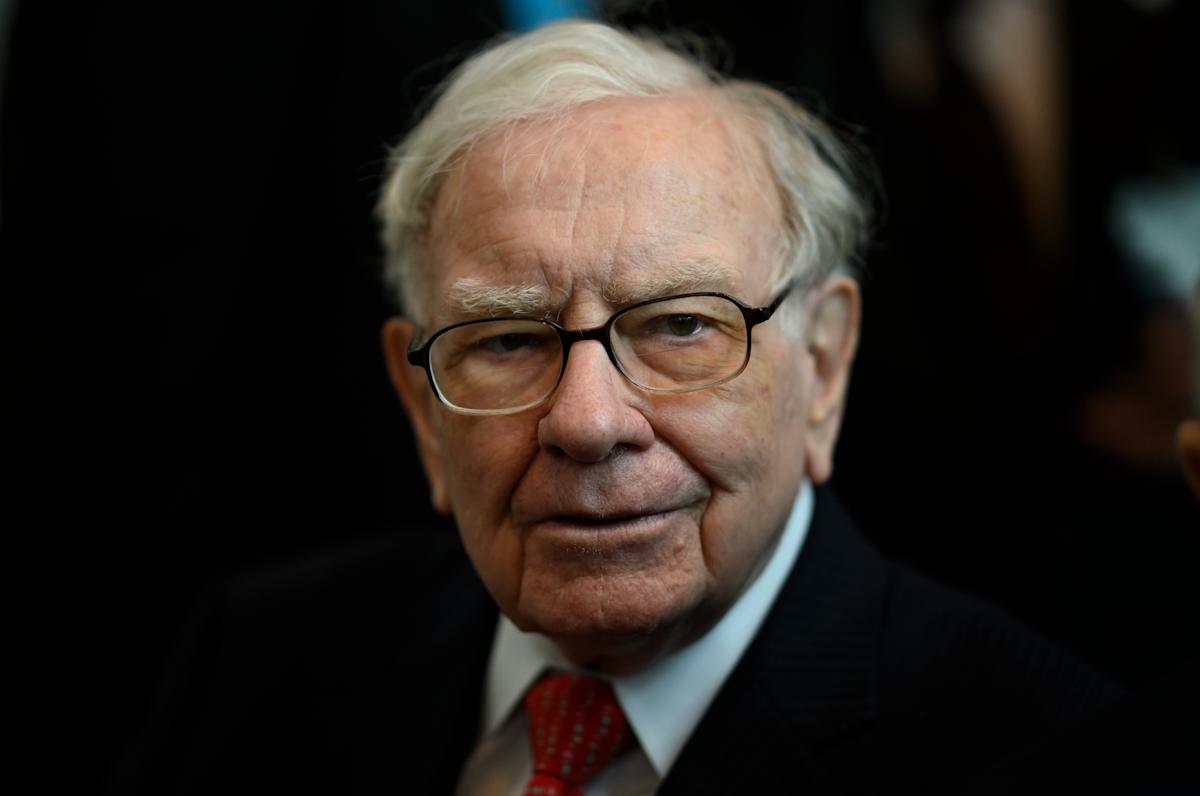 Warren Buffett's favorite stock market indicator is screaming sell