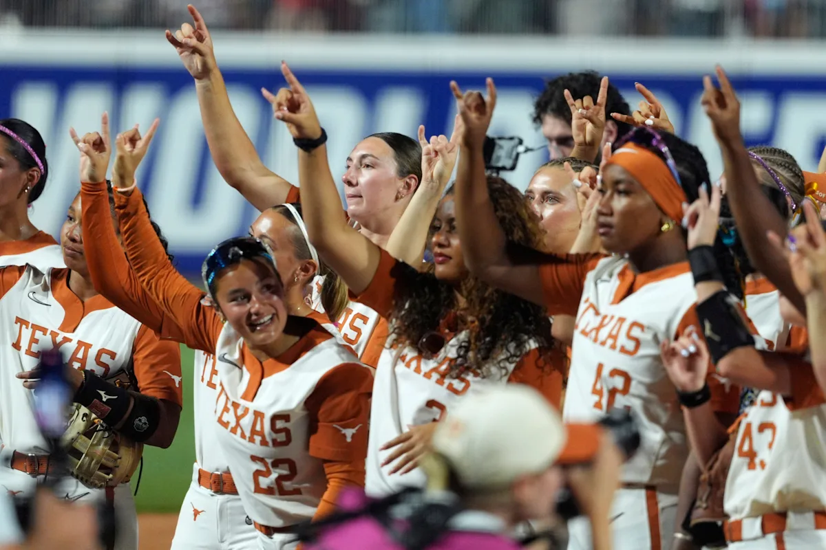 WCWS finals 'started with a bang' before Teagan Kavan, Texas softball took down Texas Tech