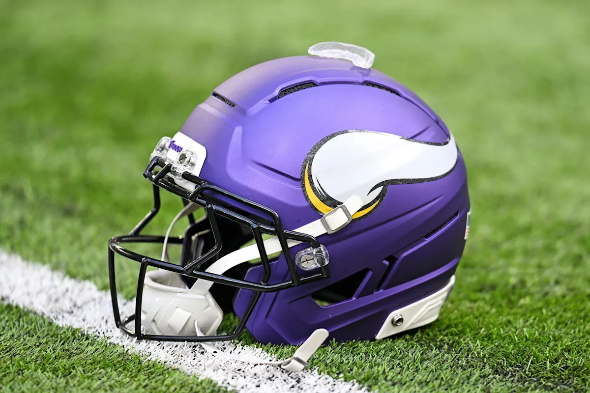 What does CBS Sports think is the best case scenario for the Vikings?