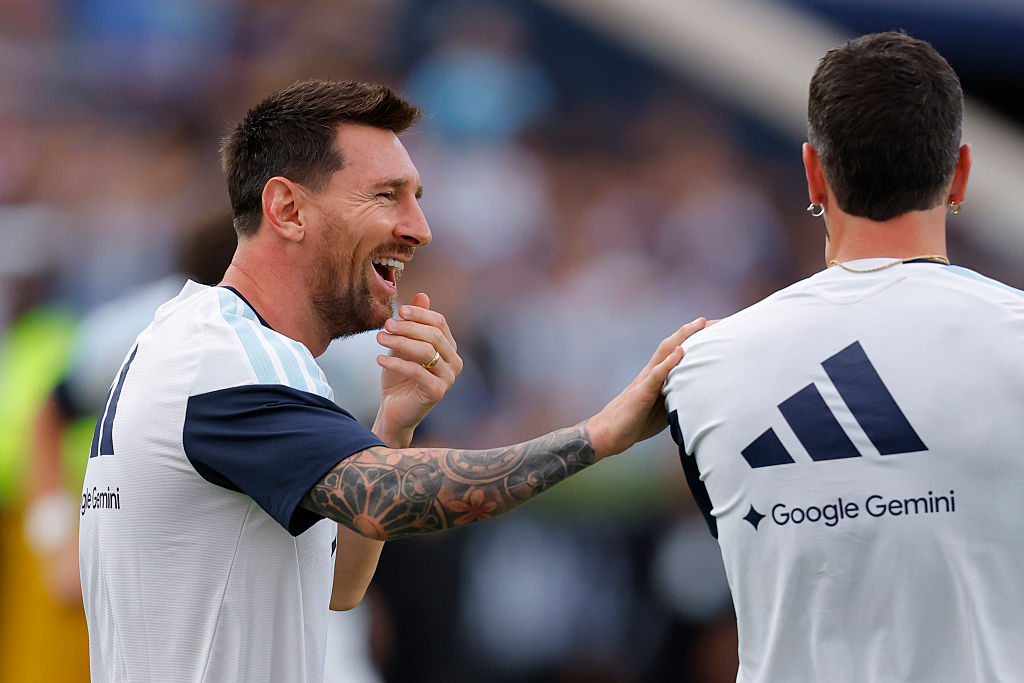 Will he end the curse? Messi steps up, scores and 🇦🇷 stay No 1