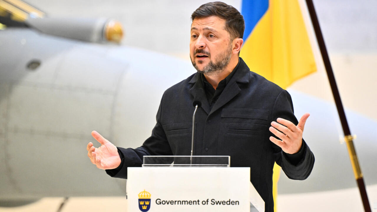 Zelensky in open letter to Putin proposes face-to-face meeting and 'full ceasefire'