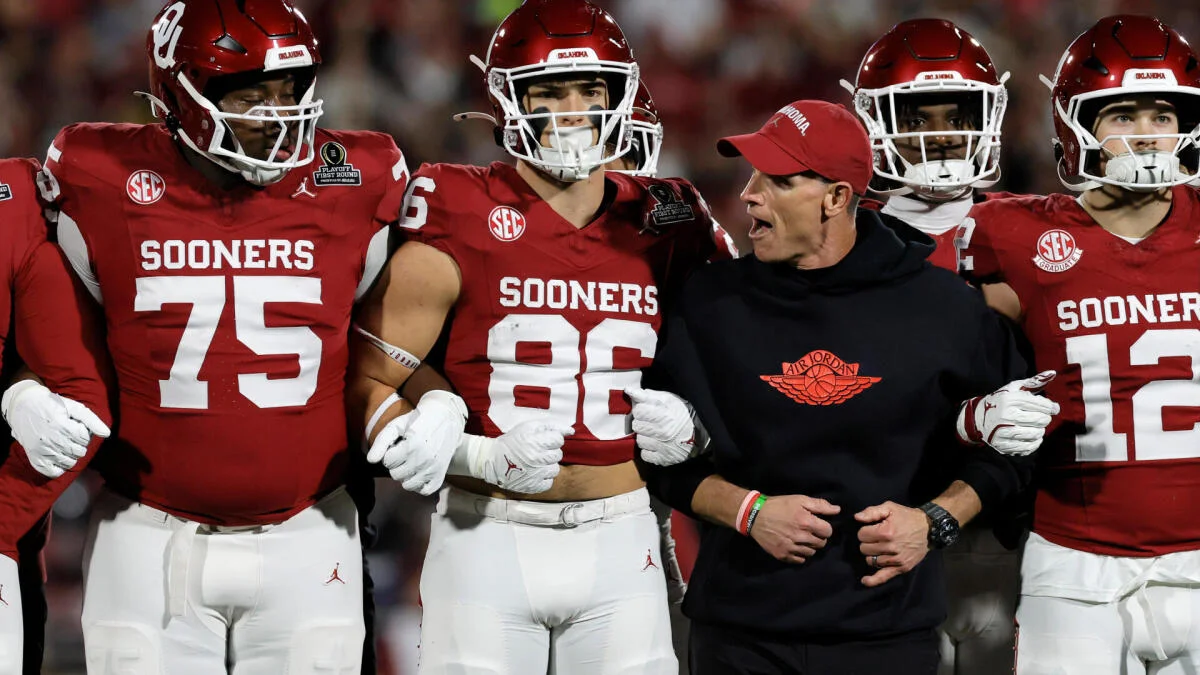 
                        2026 College Football Hot Seat Rankings: How last year's nine coaches with jobs on the line fared
                    
