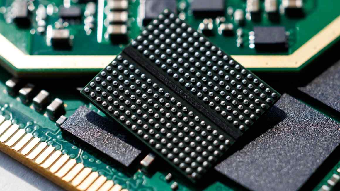 AI stock sell-off deepens as investors dump chipmakers