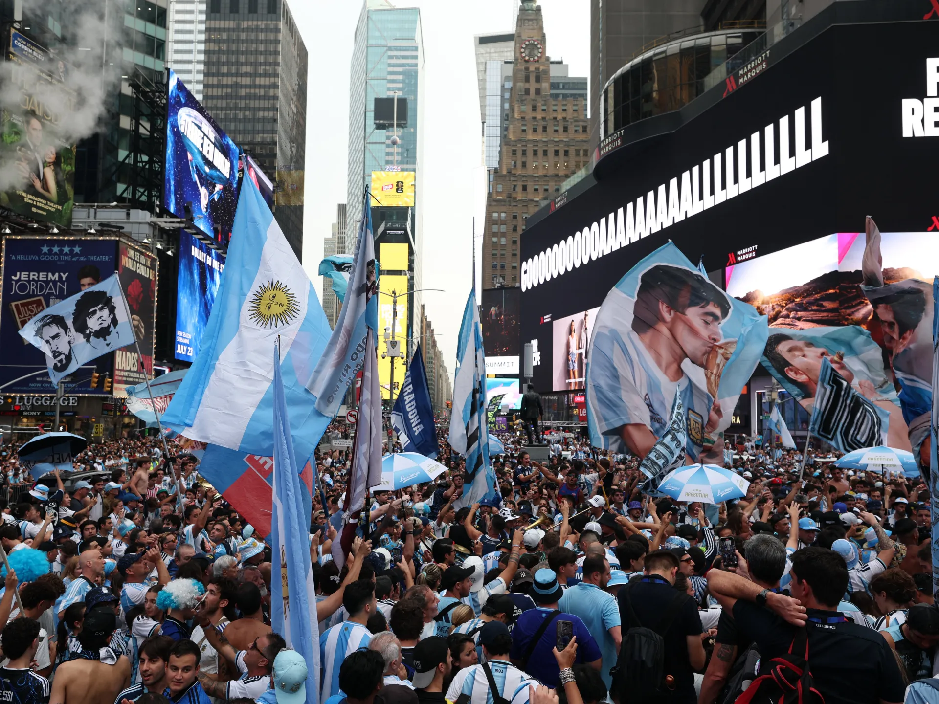 Argentina fans flood NYC’s Times Square before World Cup final