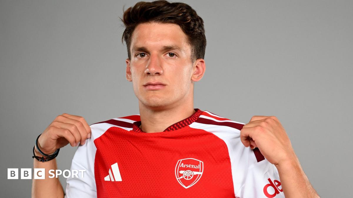Arsenal sign Greece forward Tzolis for £34m