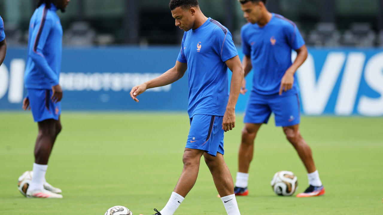 Disappointed France and England face off for third place World Cup match