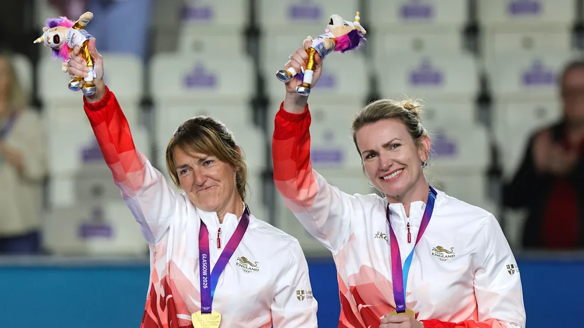 England's Tolchard & women's pair claim gold in bowls