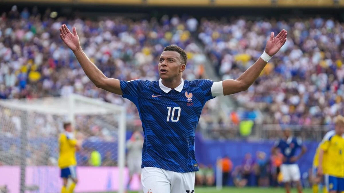 
                        England vs. France odds, prediction, time: 2026 World Cup third-place match picks by expert on 27-18 roll
                    