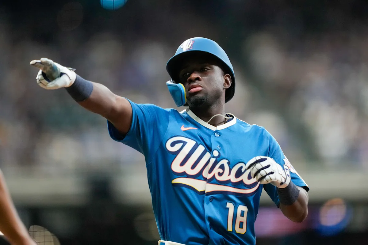 Garrett Mitchell's walk-off single in 10th lifts Brewers to 2-1 win over Marlins