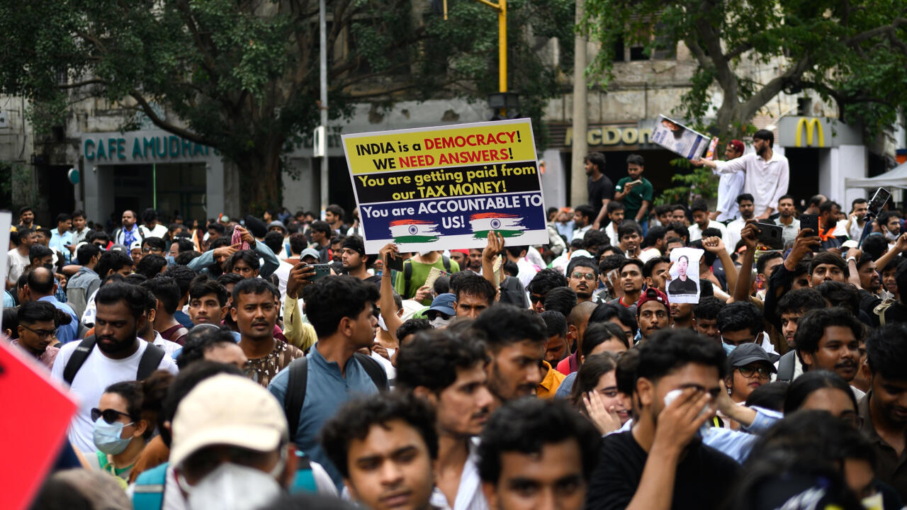Indian police baton-charge 'Cockroach Party' protesters marching to parliament