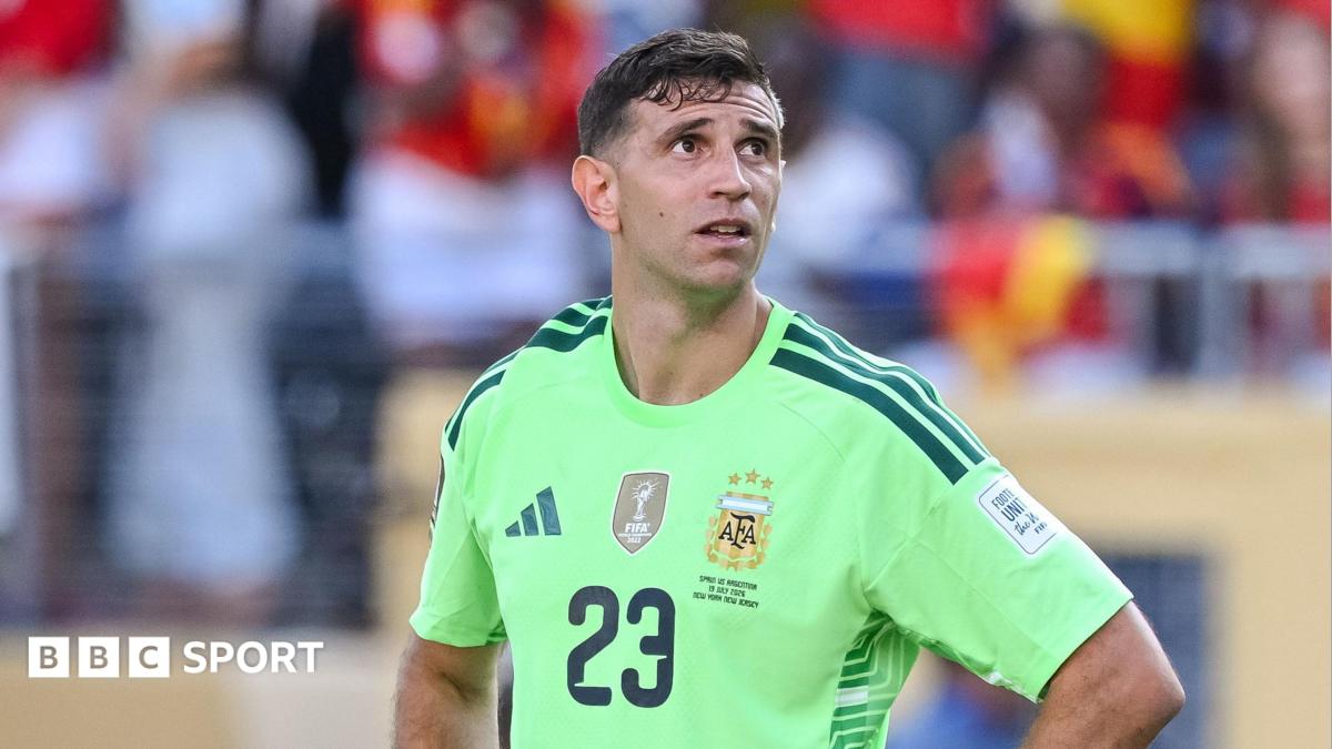 Keeper Martinez may 'step aside' from Argentina