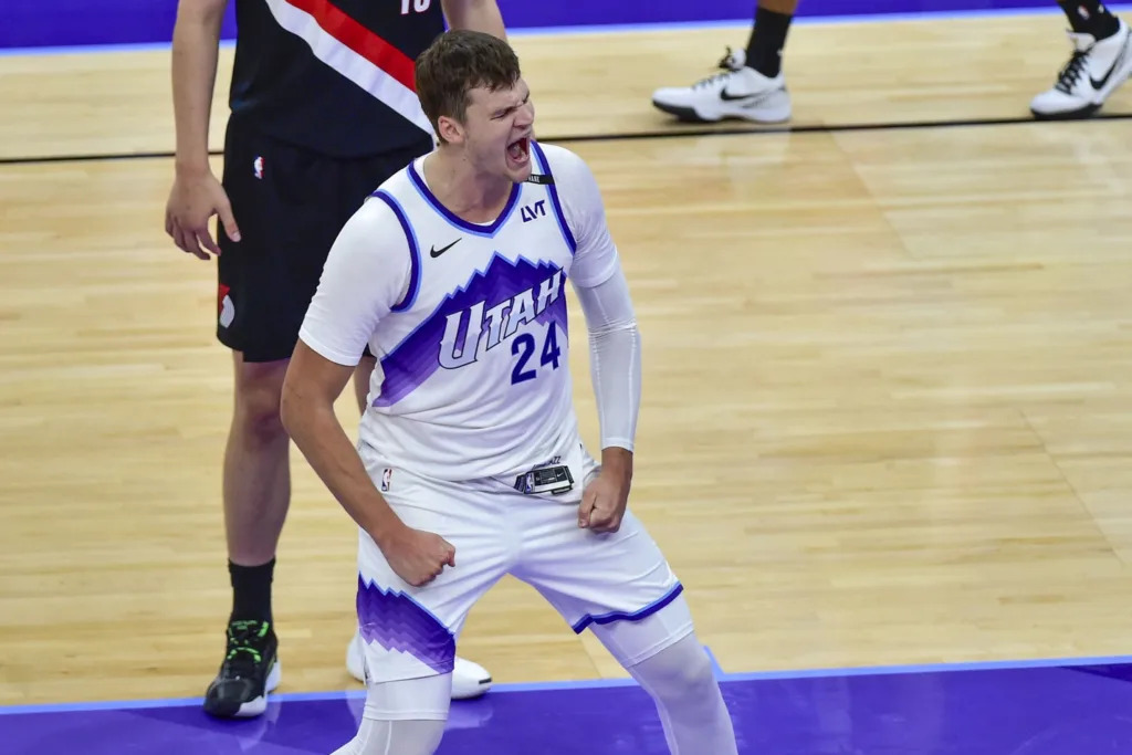 Lakers’ Signing One of ‘Worst Contracts’ in Free Agency