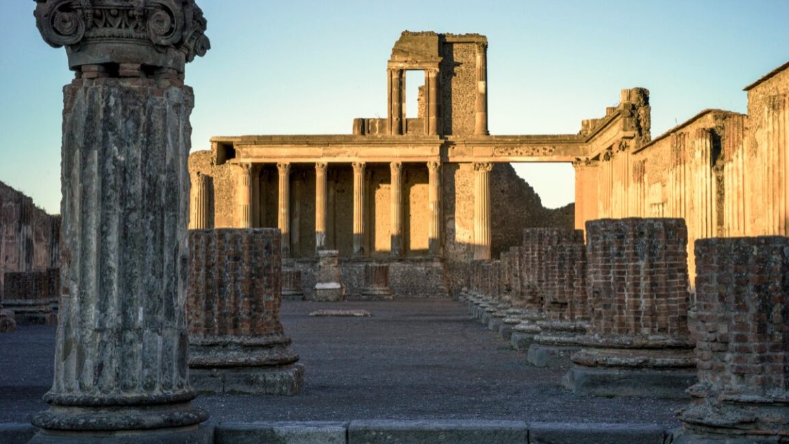 Let Tom Hiddleston be your guide to Pompeii's final day