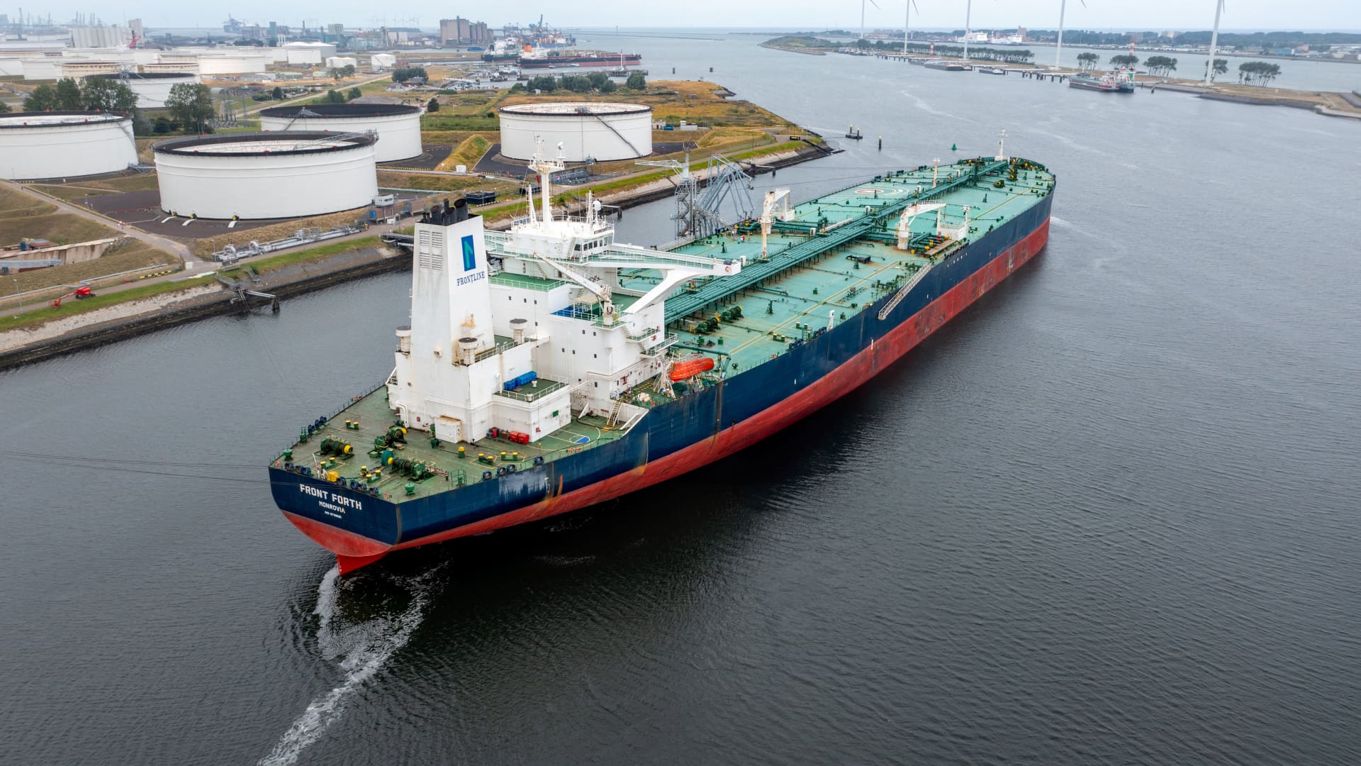 Oil prices climb after tanker struck off Saudi Arabia, Trump escalates Iran threats