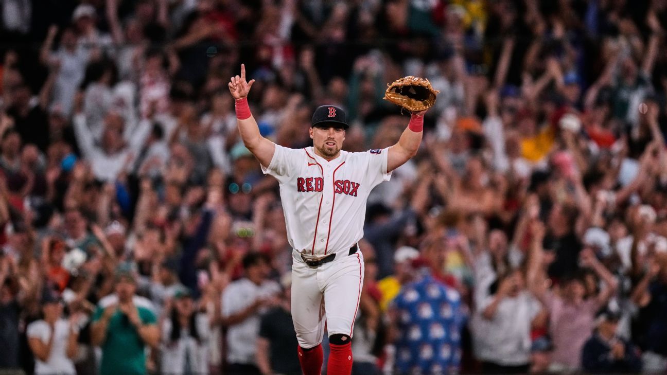 Red Sox up win streak to 14 on Durbin's clutch HR
