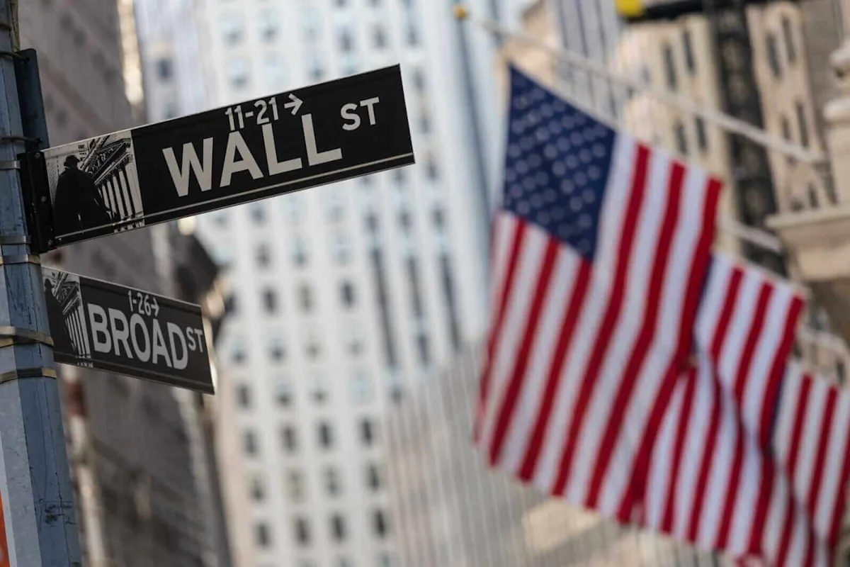 Stocks Gain as Chipmakers Rebound