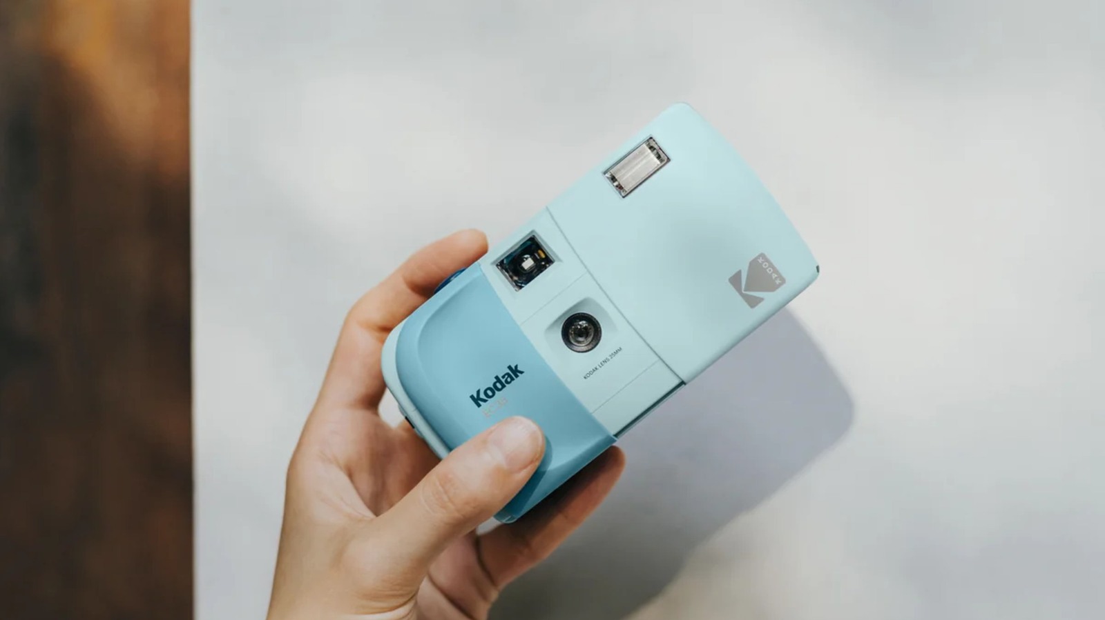 The Kodak EC35 is a pocketable, beginner-friendly 35mm film camera