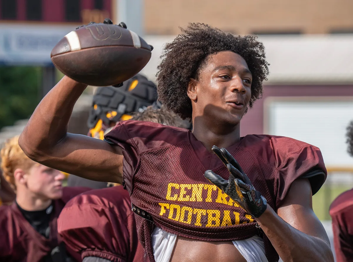 Two key defensive 2026 prospects join football roster