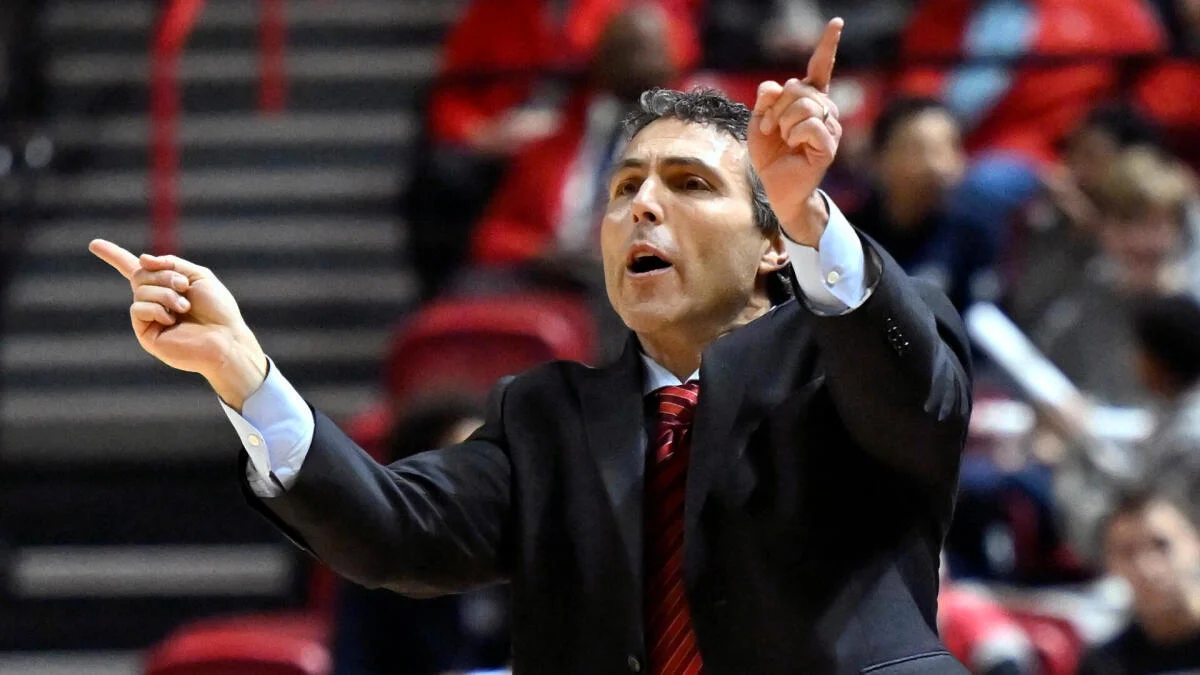 
                        UNLV basketball program 'not for sale': Runnin' Rebels coach Josh Pastner walks back wild claim
                    