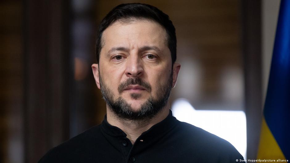 Volodymyr Zelenskyy pushes for new government in Ukraine
