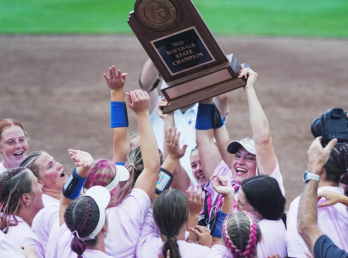 Wahlert Catholic tops Williamsburg for Iowa state softball title