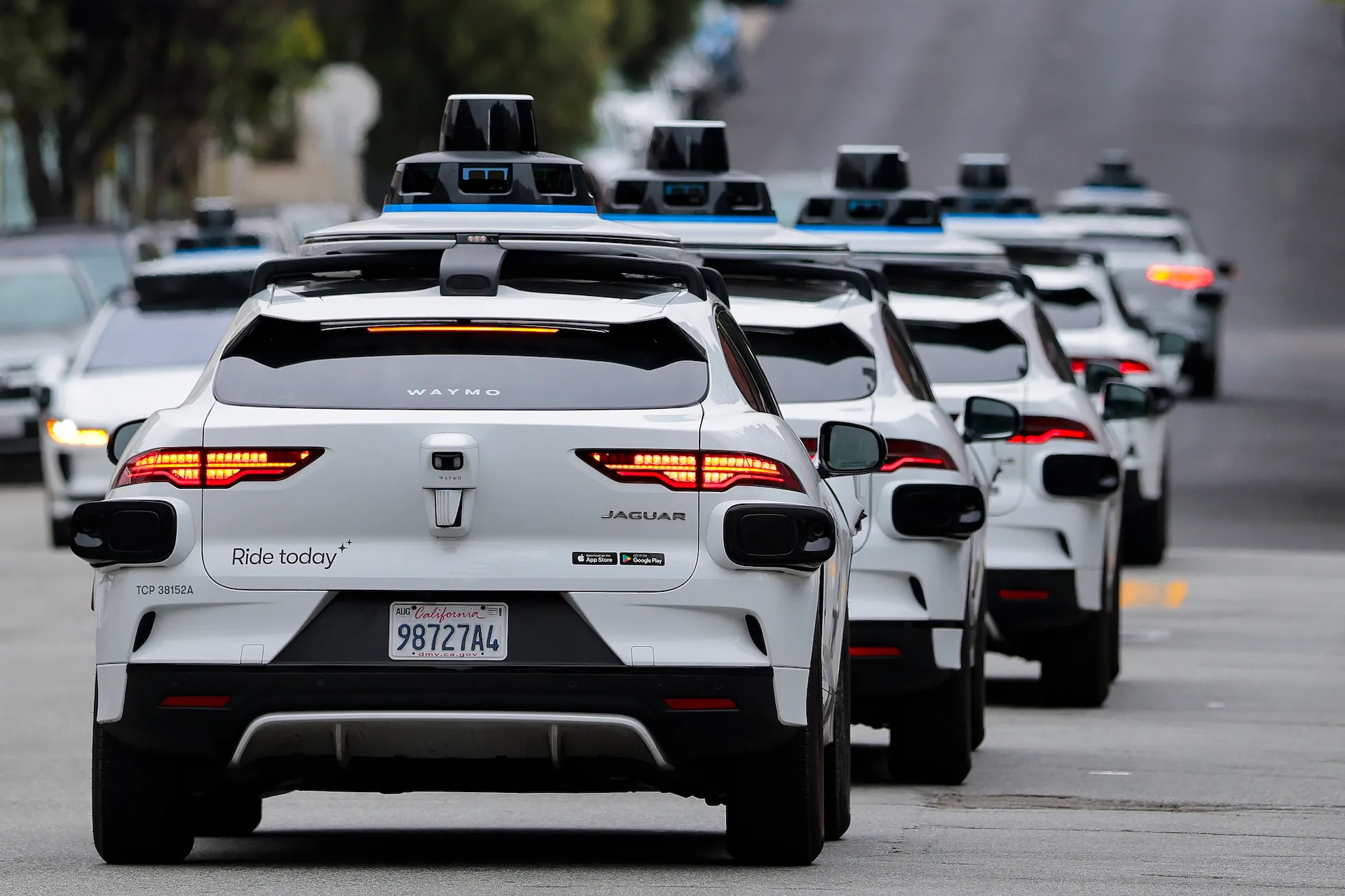 Waymo appears to pause San Francisco service amidst power outage