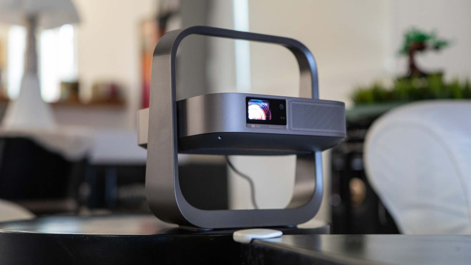 XGIMI Elfin Flip 4K review: An ultra-portable laser projector with sharp video quality