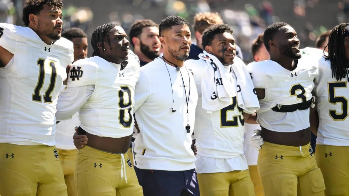 
                        2026 College Football Playoff bracket projection: Notre Dame, Georgia take top seeds
                    