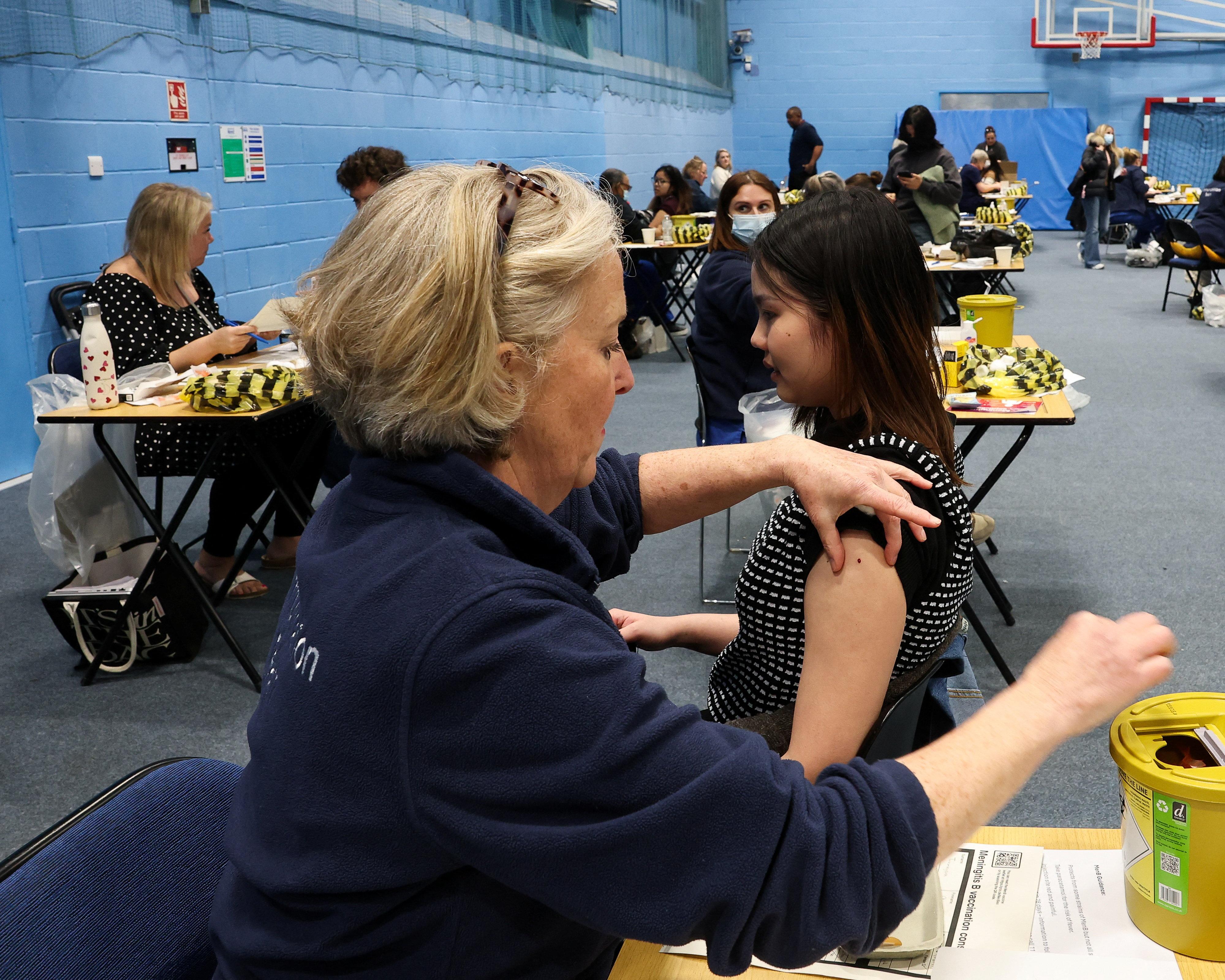 Offer teenagers a meningitis B vaccine on NHS, advisers tell UK government