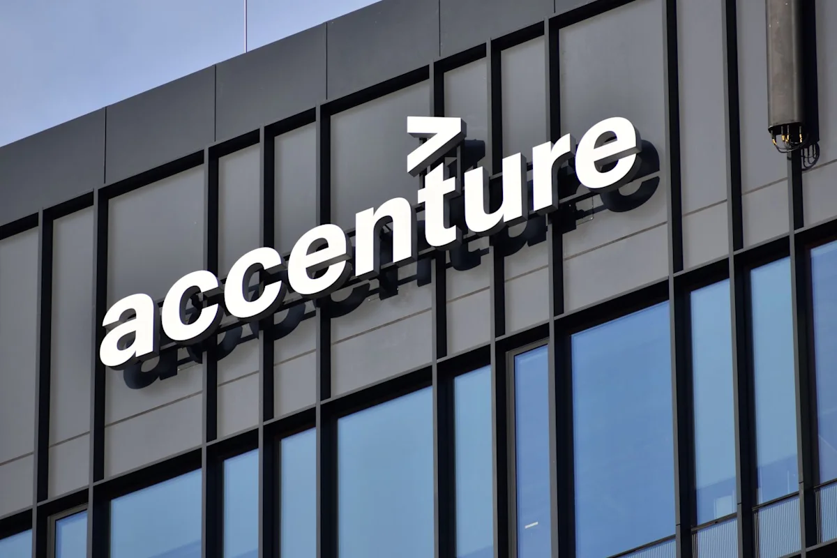 Are Wall Street Analysts Bullish on Accenture Stock?