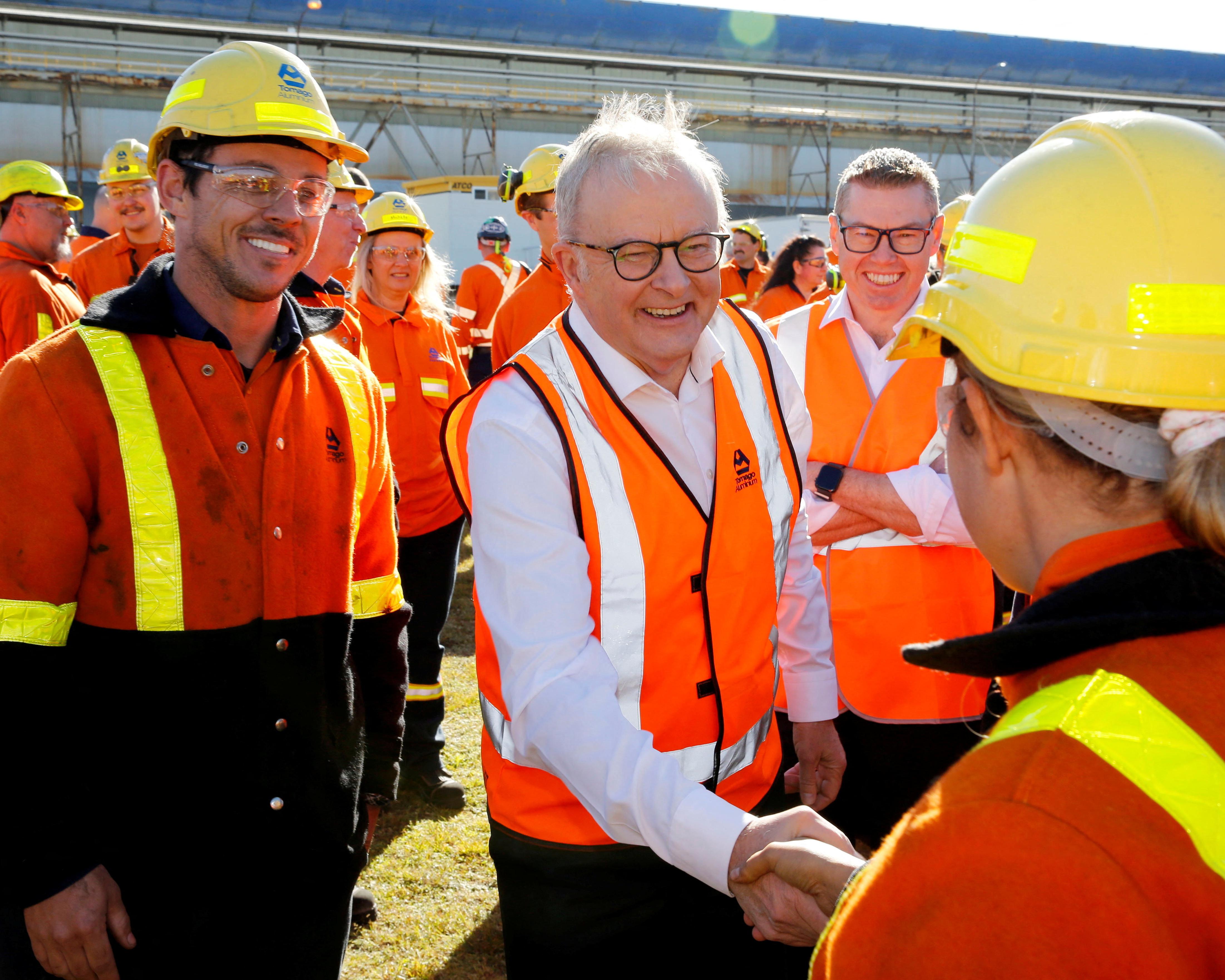 Australia’s largest aluminium smelter to run on renewables by 2023 after Rio Tinto strikes $2.5bn taxpayer bailout deal