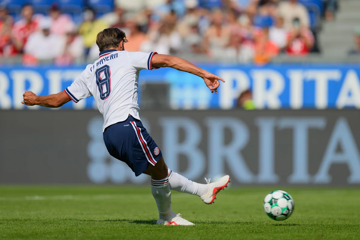 Bayern Munich’s deep lying playmaker — why Tom Bischof picked the number 8?