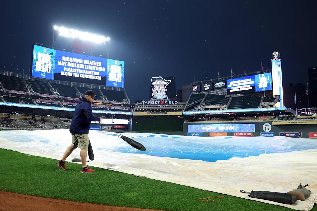 Braves at Twins rain delay chat and discussion