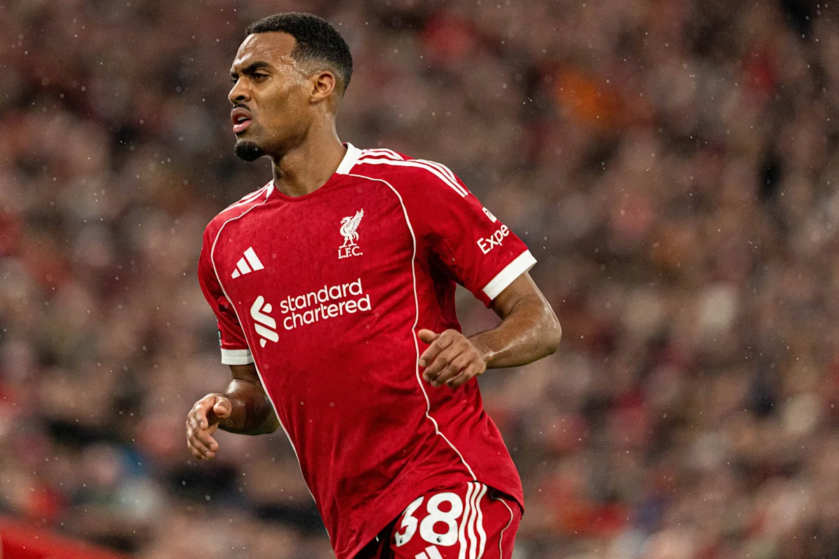 Carragher: Midfield “Huge Problem” For Liverpool