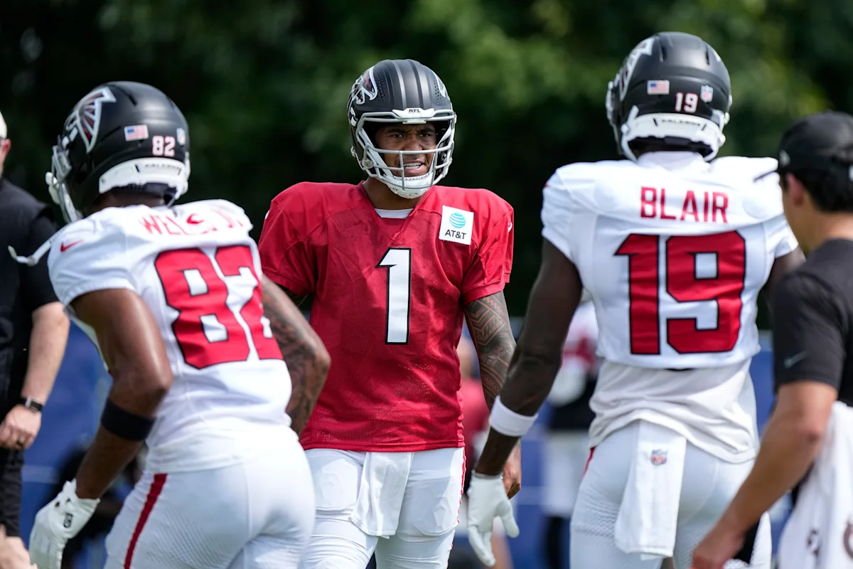 Colts' Keenan Allen and Falcons' Za'Darius Smith sit out the teams' first joint practice