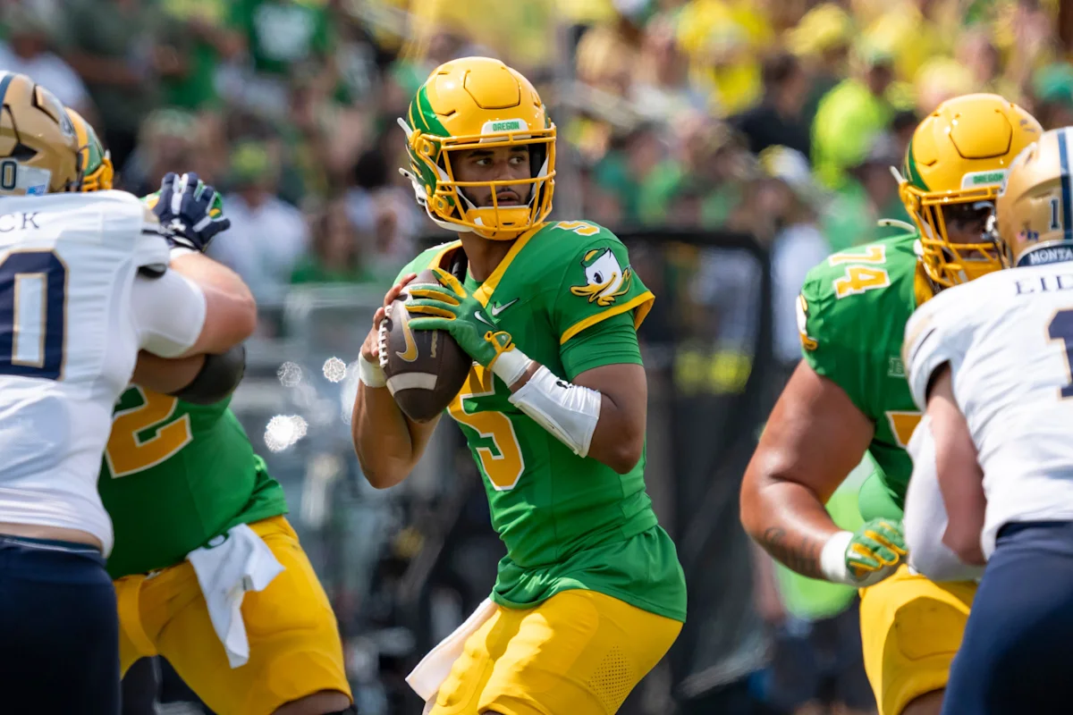 Dante Moore hopes to follow in Marcus Mariota's footsteps at Oregon