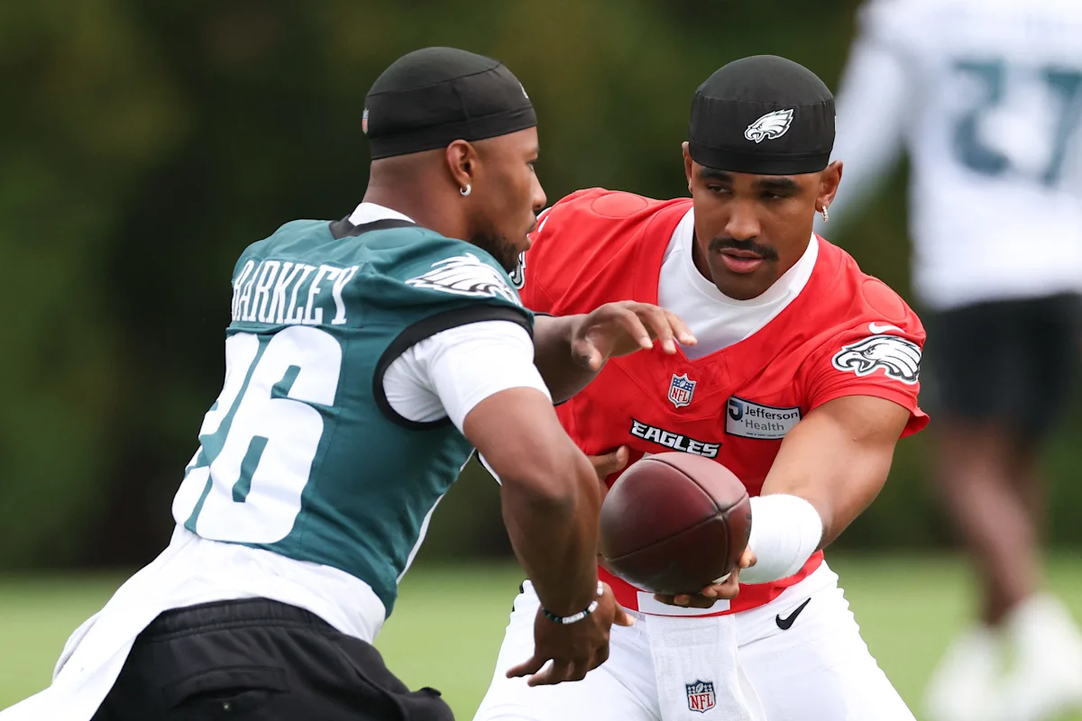 Eagles camp Day 10 live updates, highlights. Who’s winning safety battle?