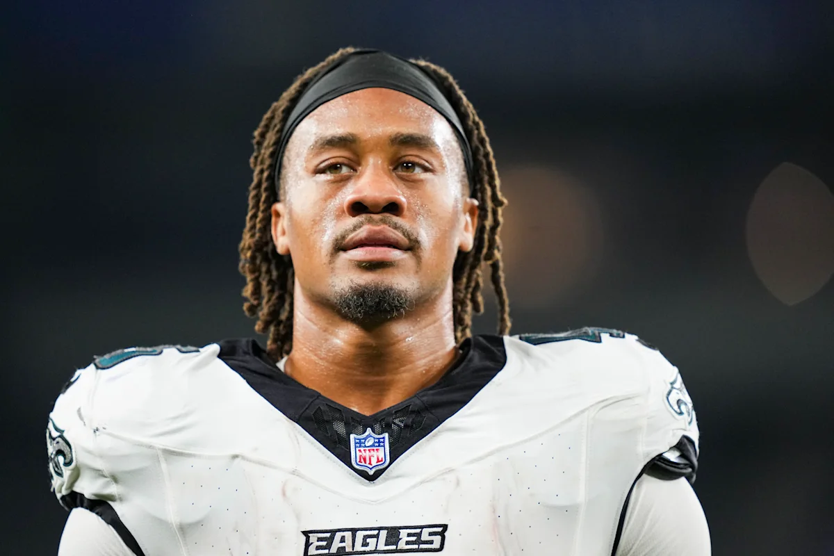 Eagles say RB Ja'Quinden Jackson has 'strength and movement in all extremities' after scary collision vs. Patriots