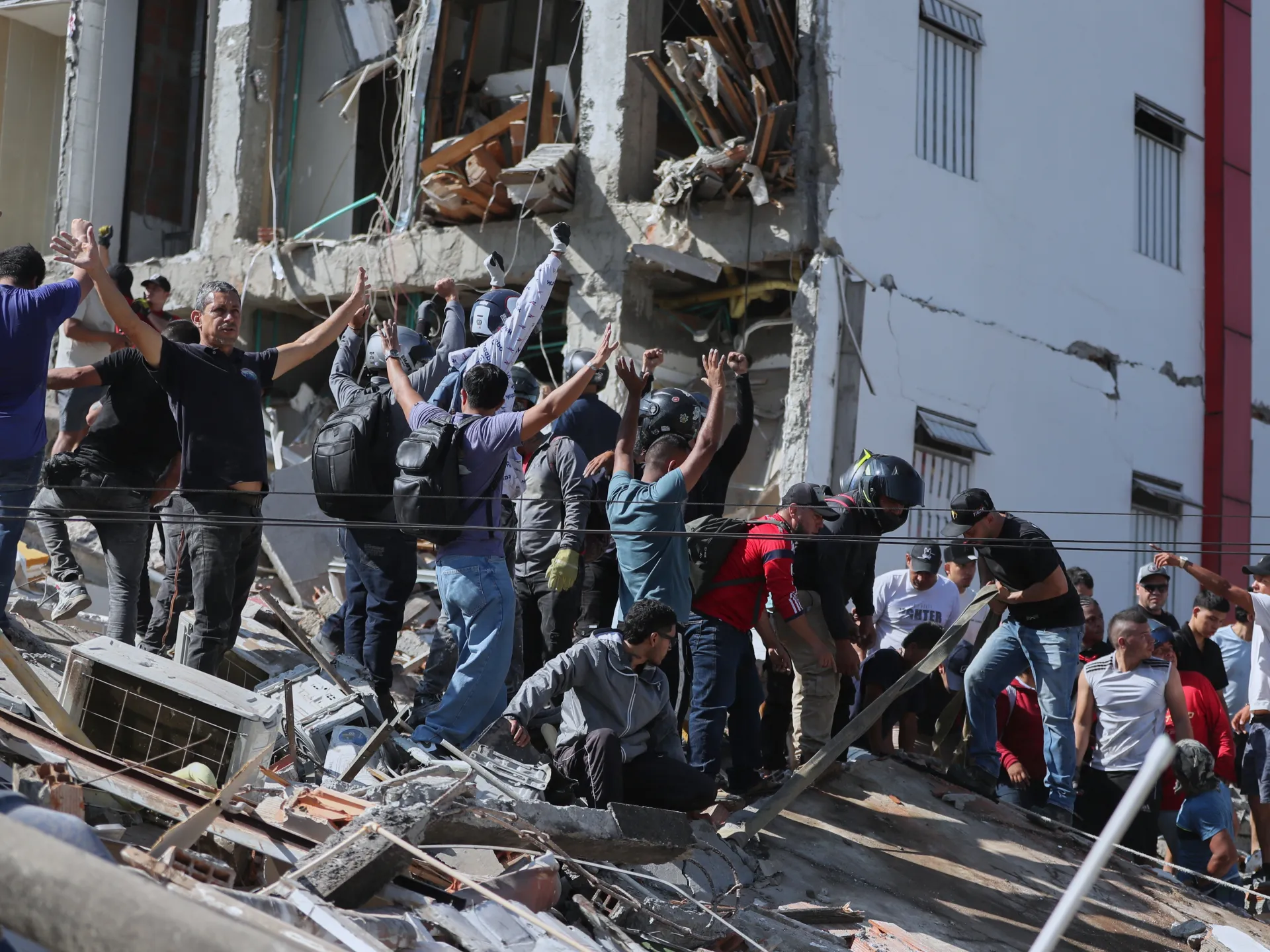 Earthquake with 7.4 magnitude hits Colombia, killing at least 20